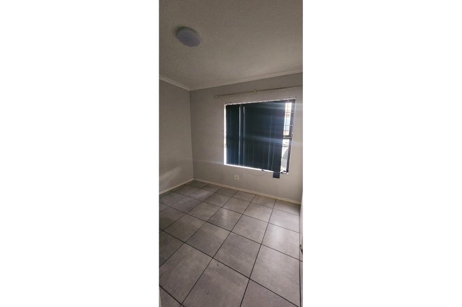 1 Bedroom Property for Sale in Loevenstein Western Cape